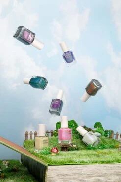 True Love's First Kiss 16 True Love's First Kiss -Cirque Colors Shop LOWRES stylized FarFarAway01 bdf43938 12fe 4fbc befd a5aef3cd4320