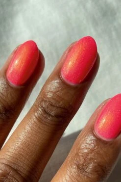 Day Tripper -Cirque Colors Shop LOWRES swatch lauren daytripper01